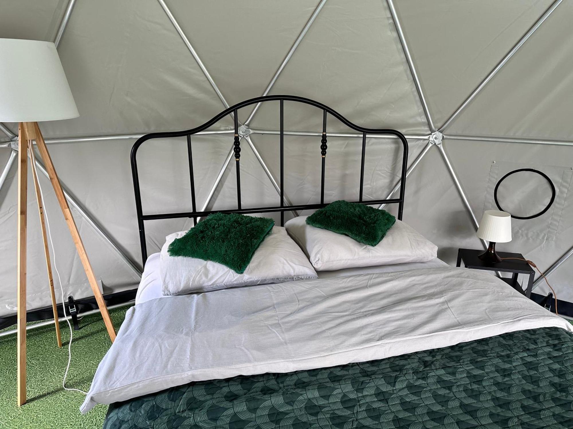 Glamping Stodola Dome Hotel Ściegny Стая снимка